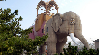 Illustration for article titled America's ten most awesome roadside attractions